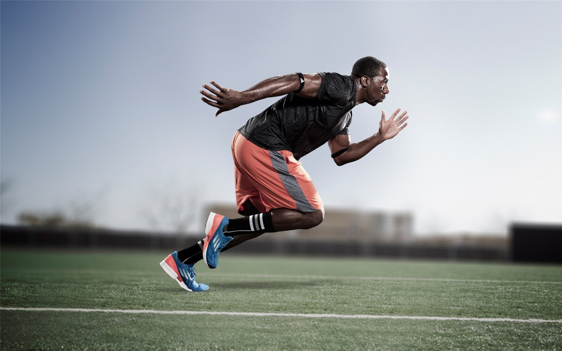 杰伦·格林关键节点连续得分，黄蜂关键战突围火箭