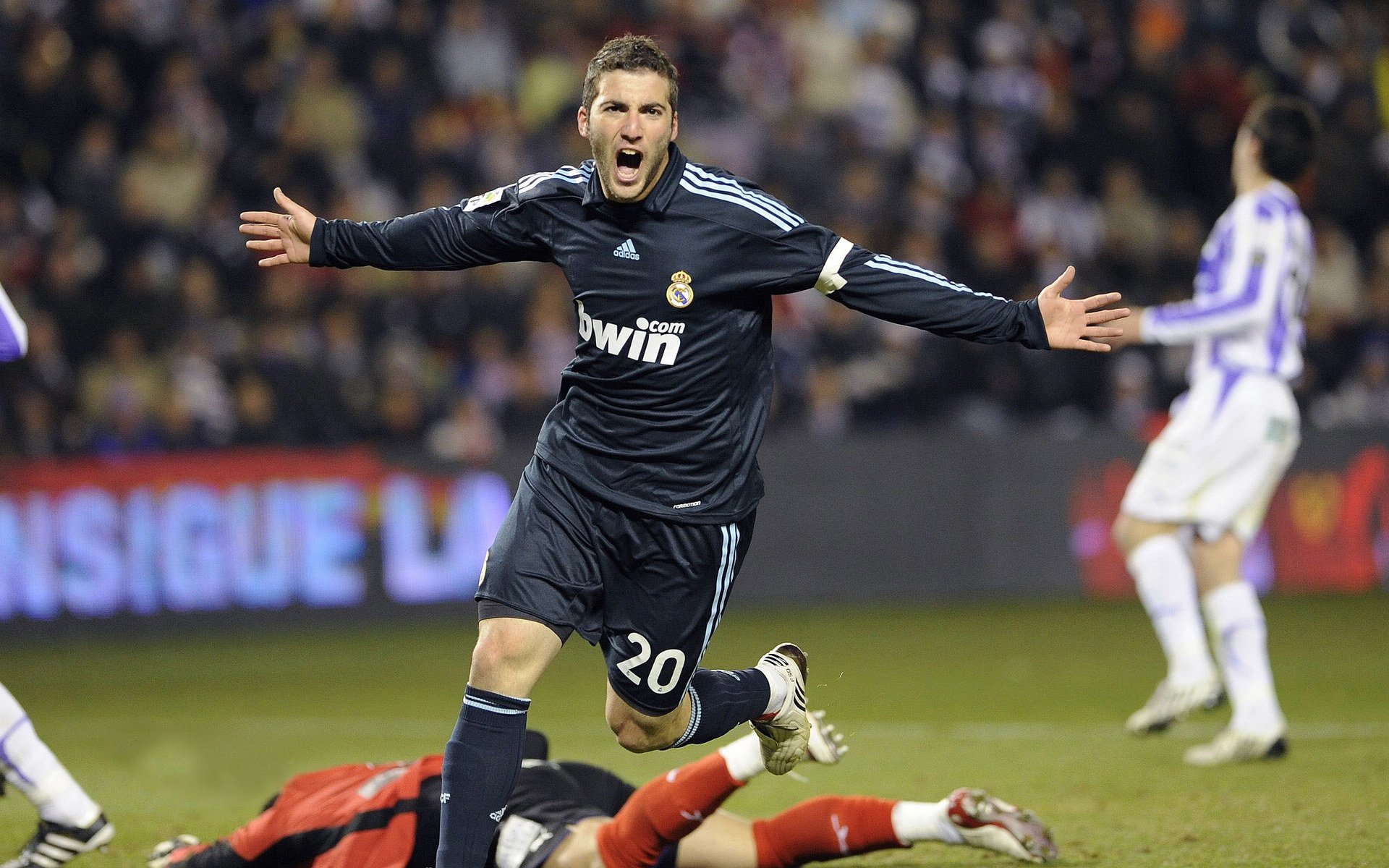 安哥拉绝杀喀麦隆，德布劳内在焦点战中证明自己的时代价值