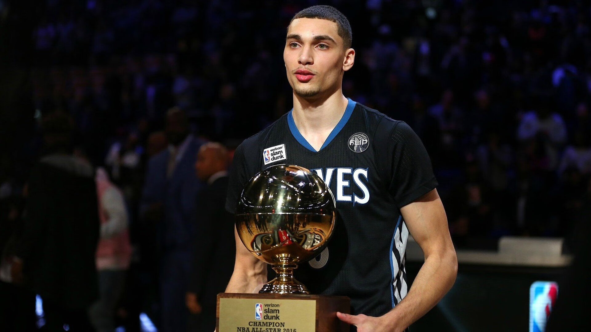 西亚卡姆单节狂飙定胜局,开拓者一波流击溃北京队